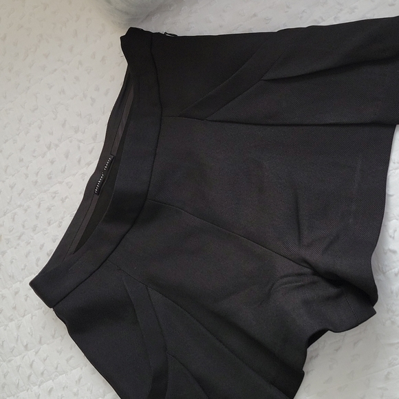 Shorts - Picture 1 of 4